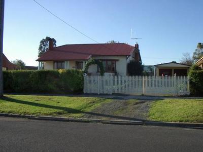 GORGEOUS HISTORIC WEATHERBOARD Picture