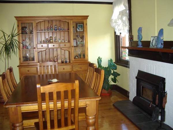 GORGEOUS HISTORIC WEATHERBOARD Picture 3