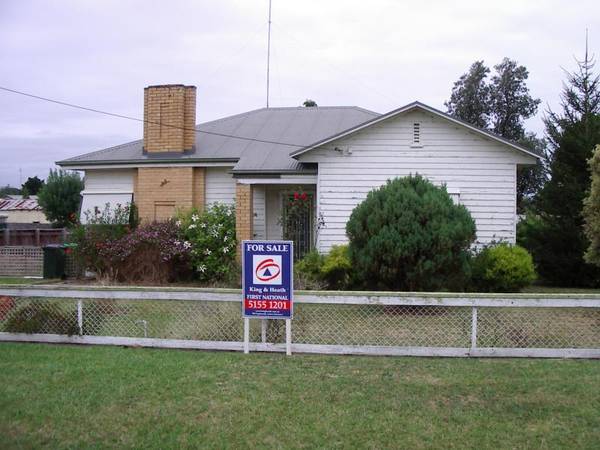 IDEALLY POSITIONED WEATHERBOARD HOUSE Picture 1