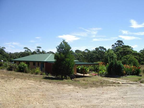 JUST THE PLACE TO UNWIND! Picture 1