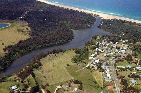 LAKE BUNGA BEACH ESTATE
LAKES ENTRANCE Picture 3