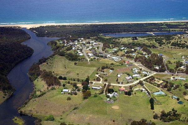 LAKE BUNGA BEACH ESTATE
LAKES ENTRANCE Picture 2
