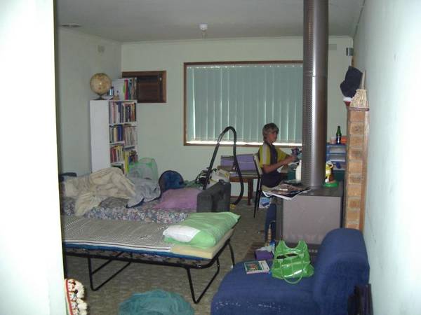 LOW MAINTENANCE BRICK! Picture 2