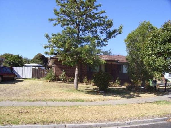 LOW MAINTENANCE BRICK! Picture 1