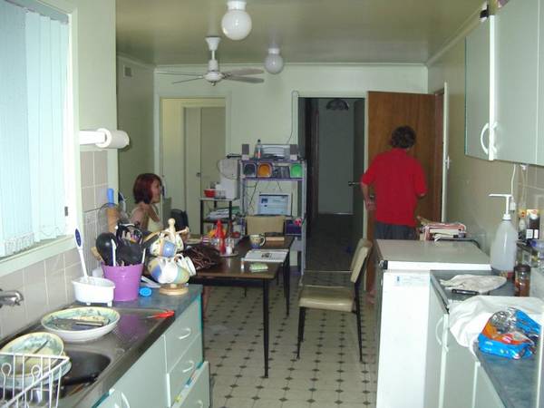 LOW MAINTENANCE BRICK! Picture 3