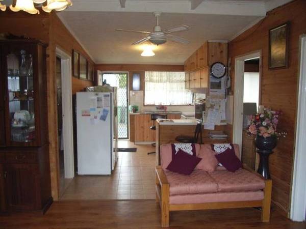 MARLO-UNIT ON MARINE PARADE Picture 3