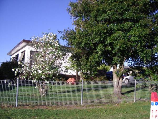 MODERN HOME ON LARGE BLOCK WITH VIEWS Picture 2