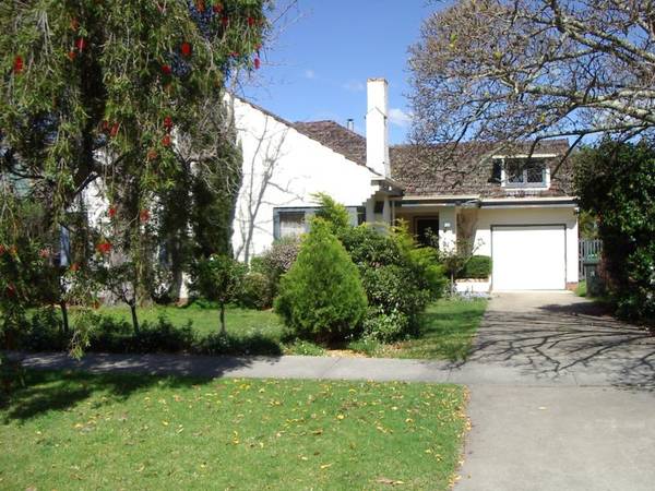 MODERN LIVING IN A DISTINCTIVE TUDOR STYLE HOME Picture 1