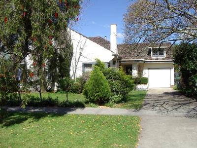 MODERN LIVING IN A DISTINCTIVE TUDOR STYLE HOME Picture