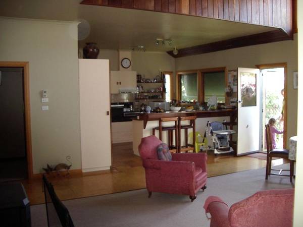 MODERN LIVING IN A DISTINCTIVE TUDOR STYLE HOME Picture 2