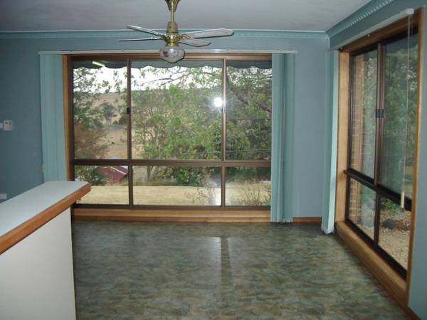 SPACIOUS HOME ON APPROX 34.5 ACRES Picture 3