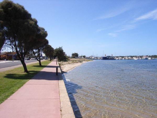 STAGE 2 NOW SELLING 6 TOWN HOUSES AVAILABLE Picture 2