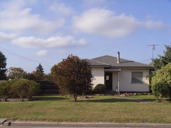 WELL MAINTAINED HOME Picture 1