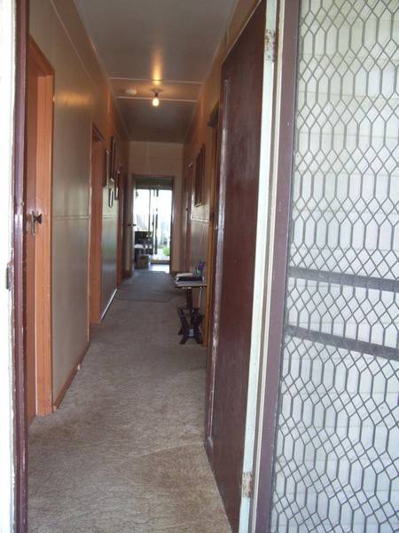 WELL MAINTAINED HOME Picture 2