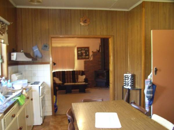 WELL MAINTAINED HOME Picture 3