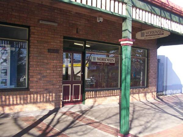 STRATA TITLE SHOPS- ORBOST Picture 1