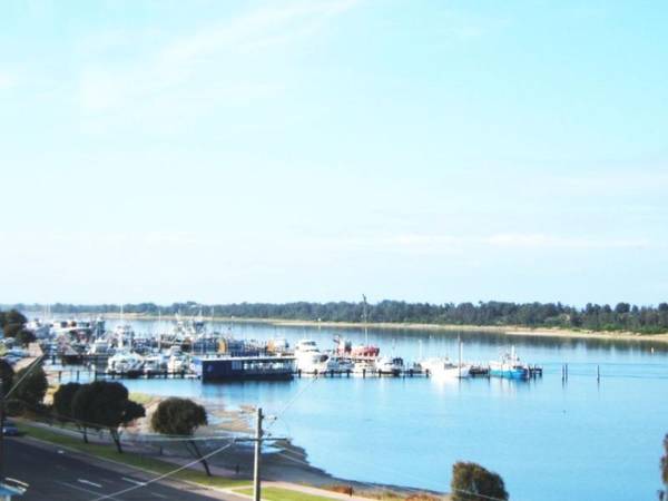 The Esplanade Waterfront Resort- Apartment 2.02 Picture 2