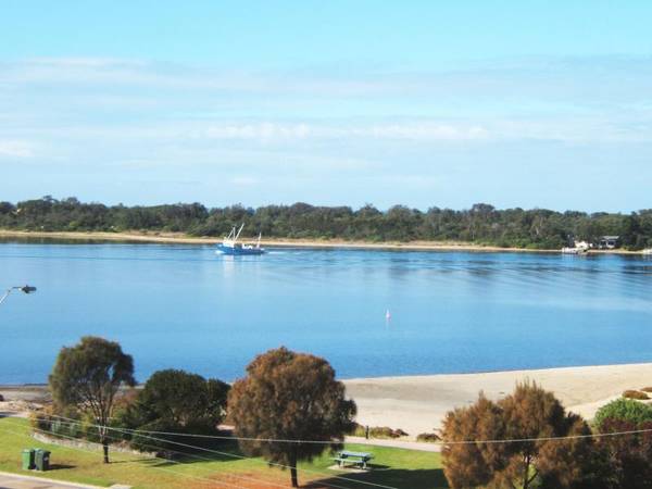 The Esplanade Waterfront Resort- Apartment 2.02 Picture 1