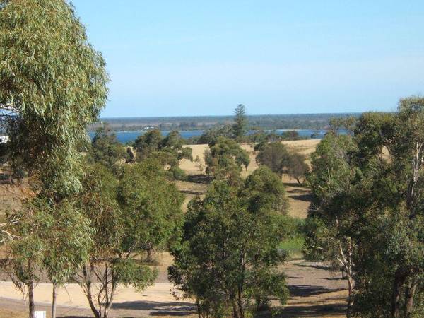 60 KINGS COVE Picture 1