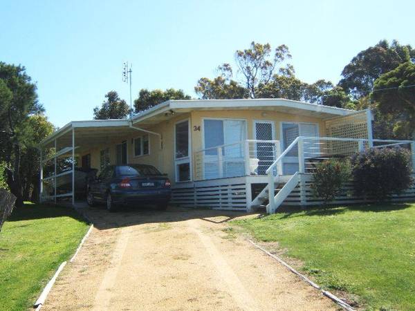 CLASSIC METUNG BEACH HOUSE IN A MOST DESIRABLE LOCATION Picture 1