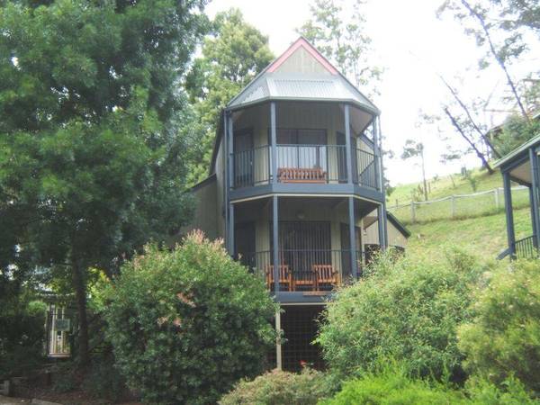 EDGEWATER TERRACES VILLA "Candle Bark" Picture 1