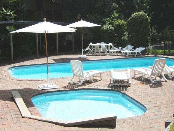 EDGEWATER TERRACES VILLA "Candle Bark" Picture 3