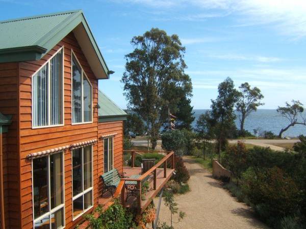 ENCHANTING LAKESIDE COTTAGES Picture 1