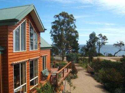 ENCHANTING LAKESIDE COTTAGES Picture ENCHANTING LAKESIDE COTTAGES Picture