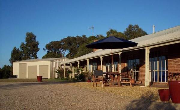 LAKE VIEWS & LIFESTYLE Picture 2