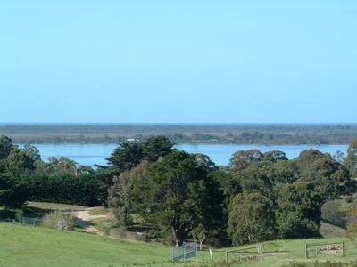 LAKE VIEWS, COUNTRYSIDE AND GOLF Picture