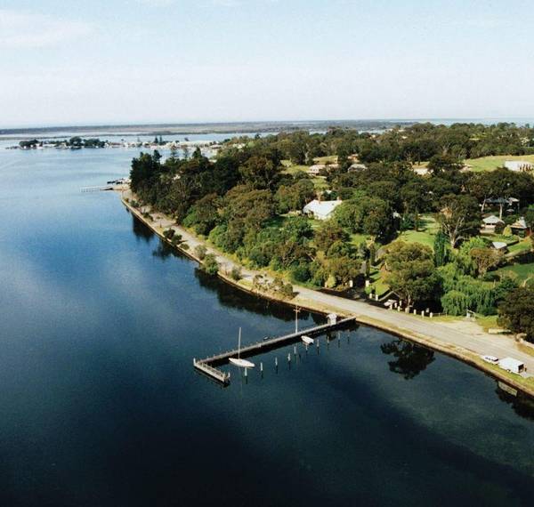 McMILLANS OF METUNG COASTAL RESORT Picture 1