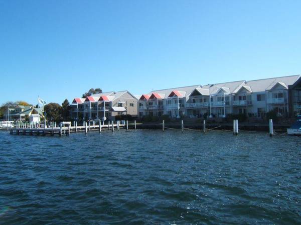 MOORINGS WATERFRONT APARTMENT Picture 3