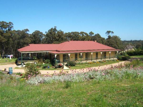 OUTSTANDING LIFESTYLE PROPERTY Picture 1