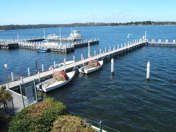 PRIME WATERFRONT VILLA WITH BOAT BERTH Picture 1