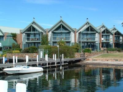 SENSATIONAL WATERFRONT APARTMENT Picture