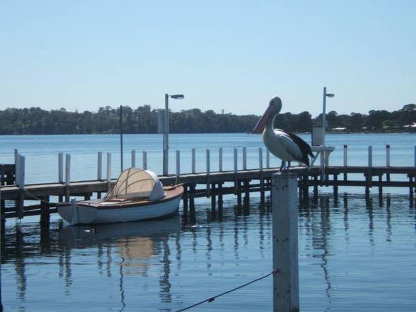 SENSATIONAL WATERFRONT APARTMENT Picture 3