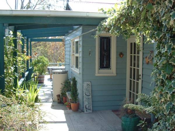 TAMINICK COTTAGE AT METUNG Picture 1