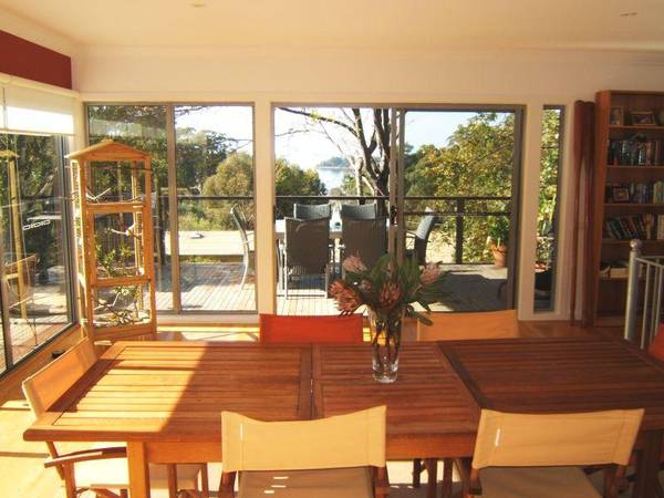 THE GREAT ENTERTAINER Picture 2