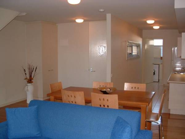 UNIT 2/9 KURNAI AVENUE Picture 2