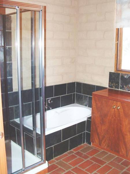 VENDORS WILL CONSIDER ALL OFFERS Picture 3