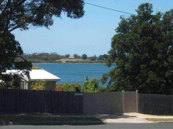 VILLAGE & VIEWS Picture 1