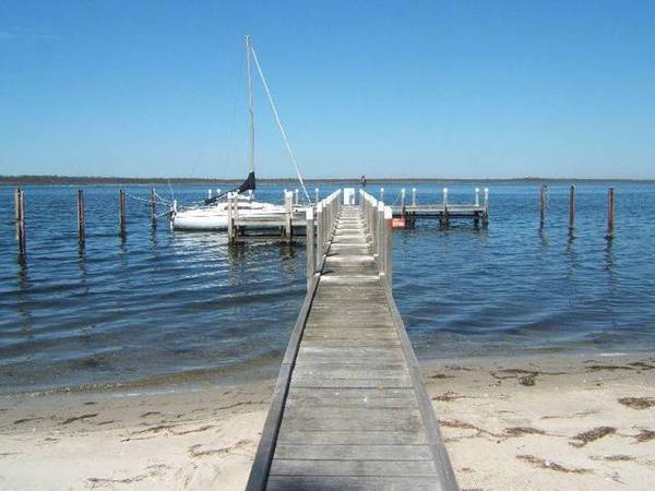 LAP UP THE LAKESIDE LUXURY Picture 2