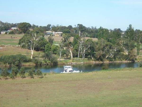OUTSTANDING QUALITY HOME OVERLOOKING THE TAMBO RIVER Picture 2