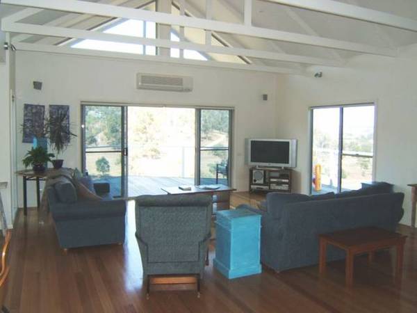 THE BEST OF BOTH WORLDS Picture 3