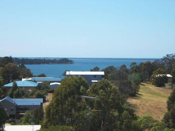 LAKE, OCEAN & VILLAGE VIEWS Picture 1