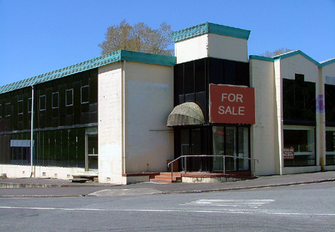 Private Sale - 2 Buildings 1 returns $25,000pa Picture 1