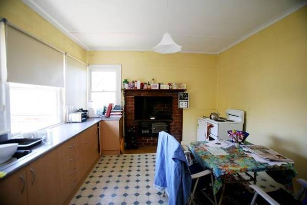 ENORMOUS 1269M2 BLOCK WITH COMFORTABLE HOME Picture 3