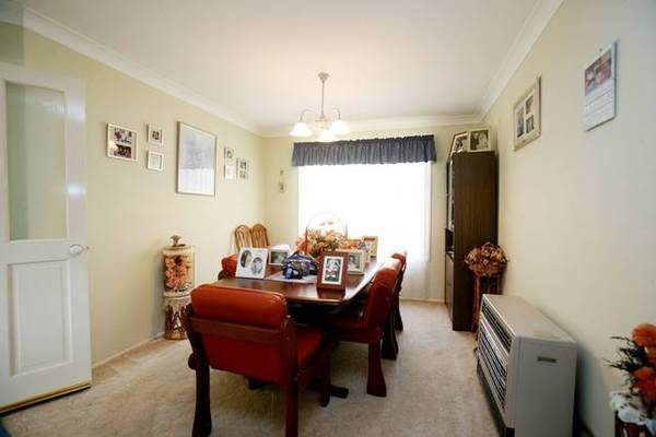 HUGE FAMILY HOME ON A FLAT BLOCK Picture 1