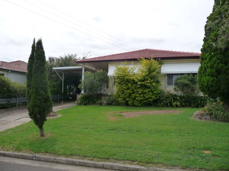 Another One SOLD by Colin Chapman Real Estate
-
5 Bedrooms = University Accommodation!! Picture 2