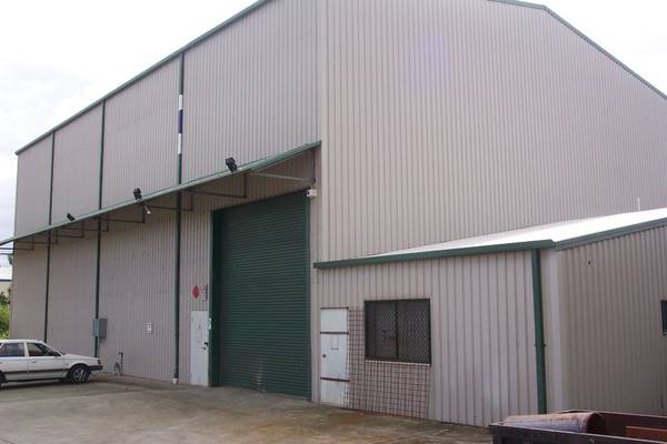 ABOVE AVERAGE HEIGHT AT BELOW-MARKET RENT! Picture 1